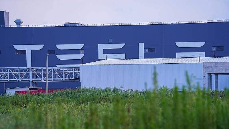 Tesla ขยายโรงงานผลิตรถยนต์ไฟฟ้าในเซี่ยงไฮ้ รองรับการจ้างพนักงานเพิ่มขึ้น 4,000 คน